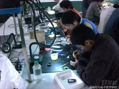长沙家电手机维修培训 湖南阳光电子学校全解析